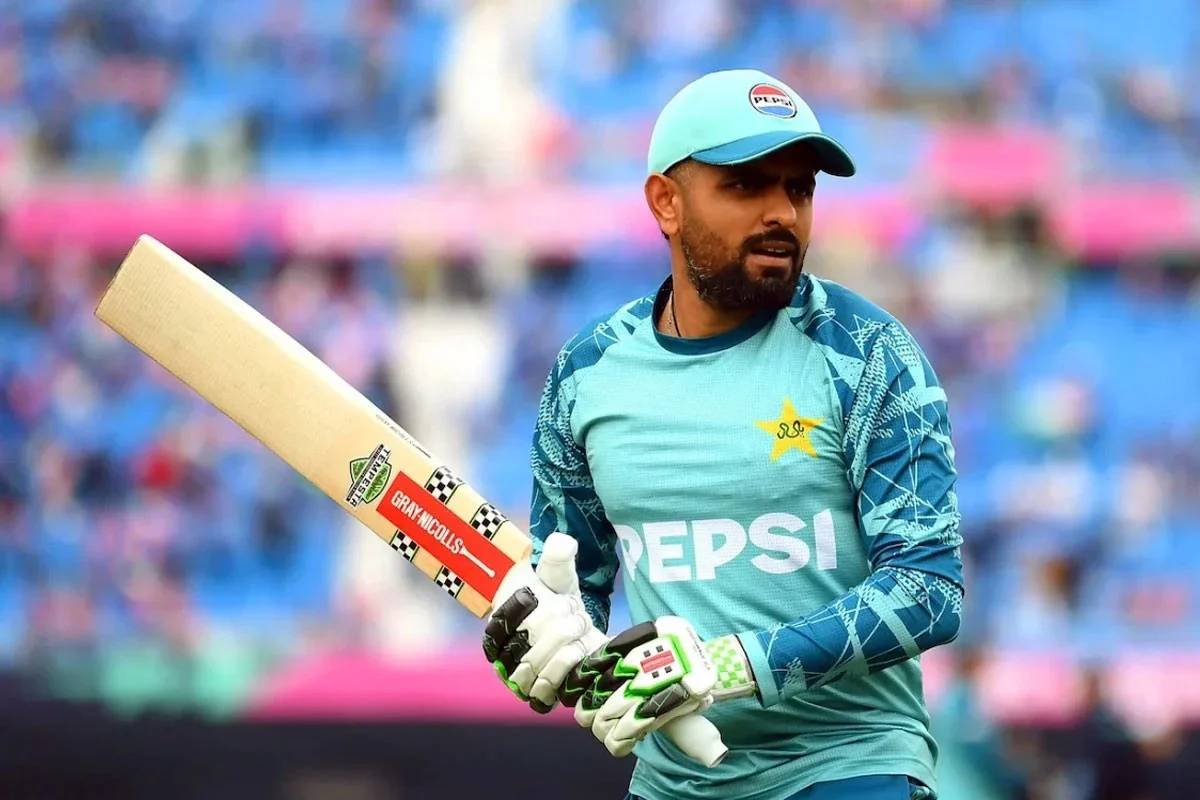 আইসিসির কড়া নিয়মে ধরা খেলেন বাবর