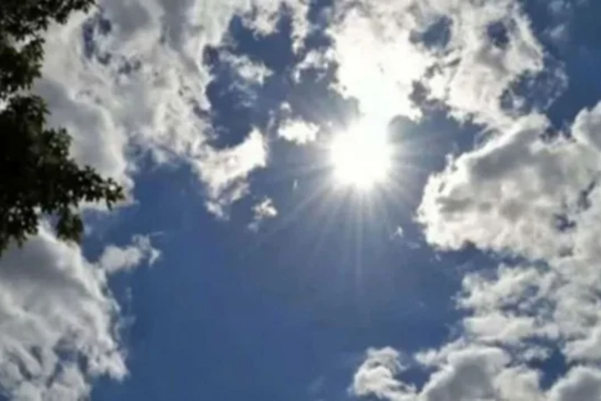 আজ ঢাকার আবহাওয়ায় তাপমাত্রা বাড়ার সম্ভাবনা 