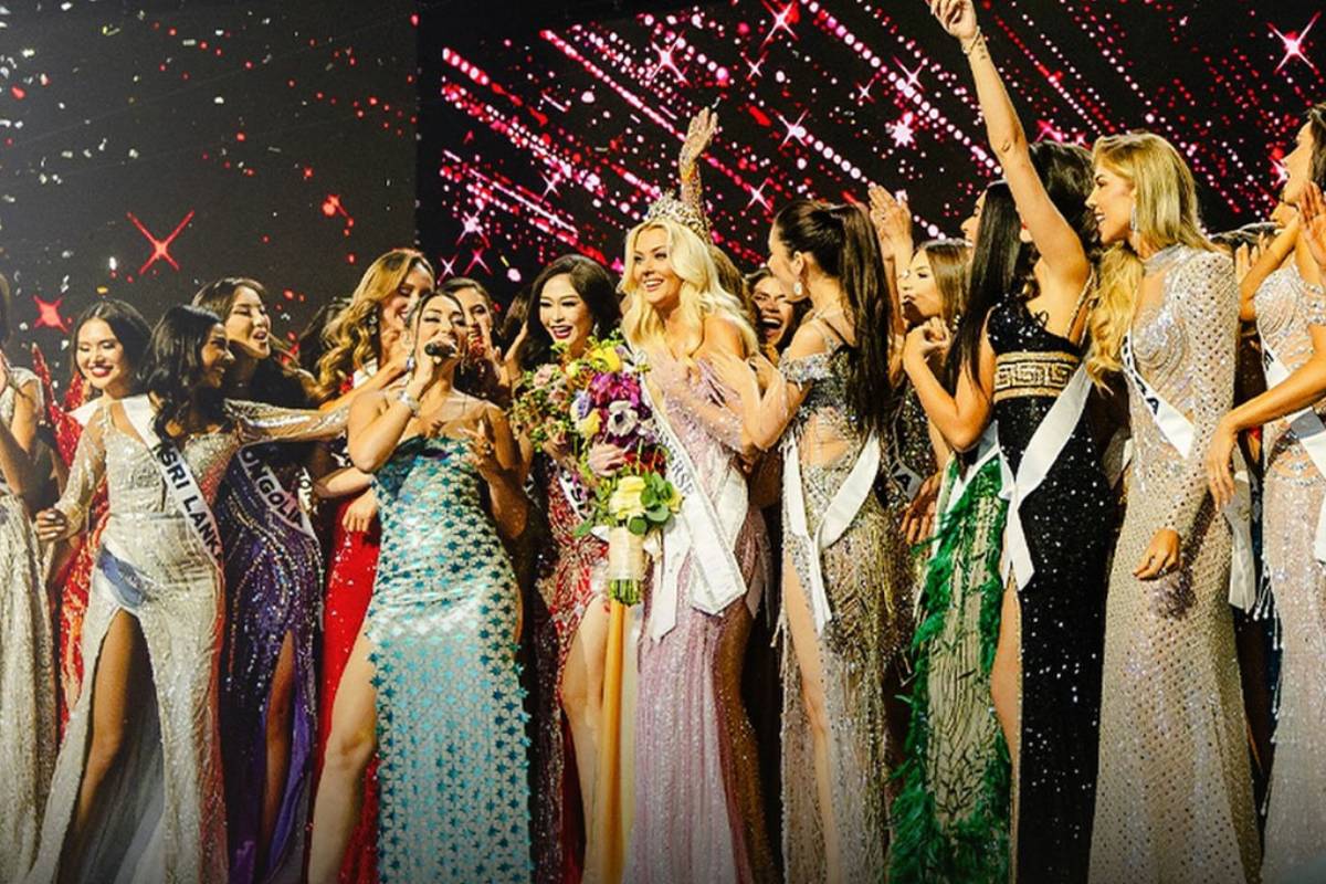 মিস ইউনিভার্স ভোটে সময় বাড়ানোর সিদ্ধান্তে বিতর্কের ঝড়