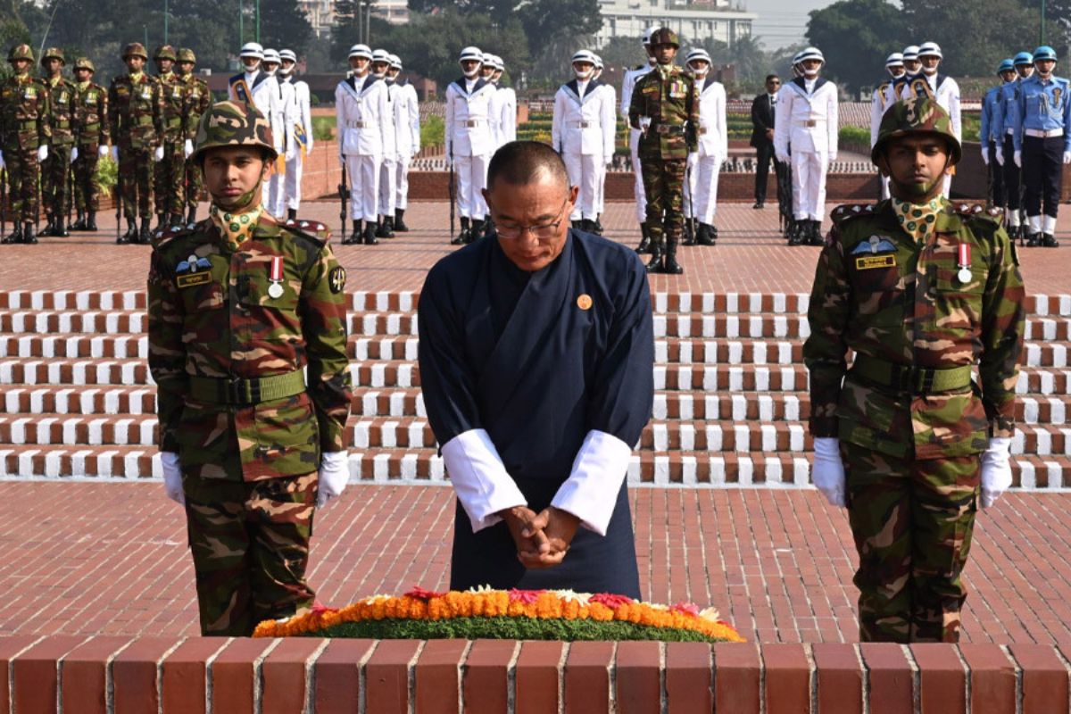 জাতীয় স্মৃতিসৌধে শ্রদ্ধা জানালেন ভুটানের প্রধানমন্ত্রী