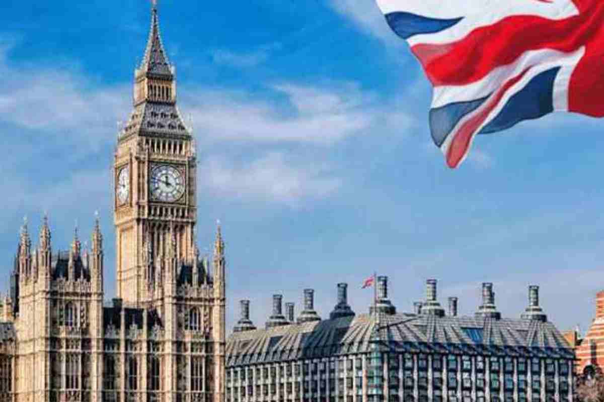 যুক্তরাজ্যে স্থায়ী অনুমতির জন্য কত বছর অপেক্ষা করতে হবে?