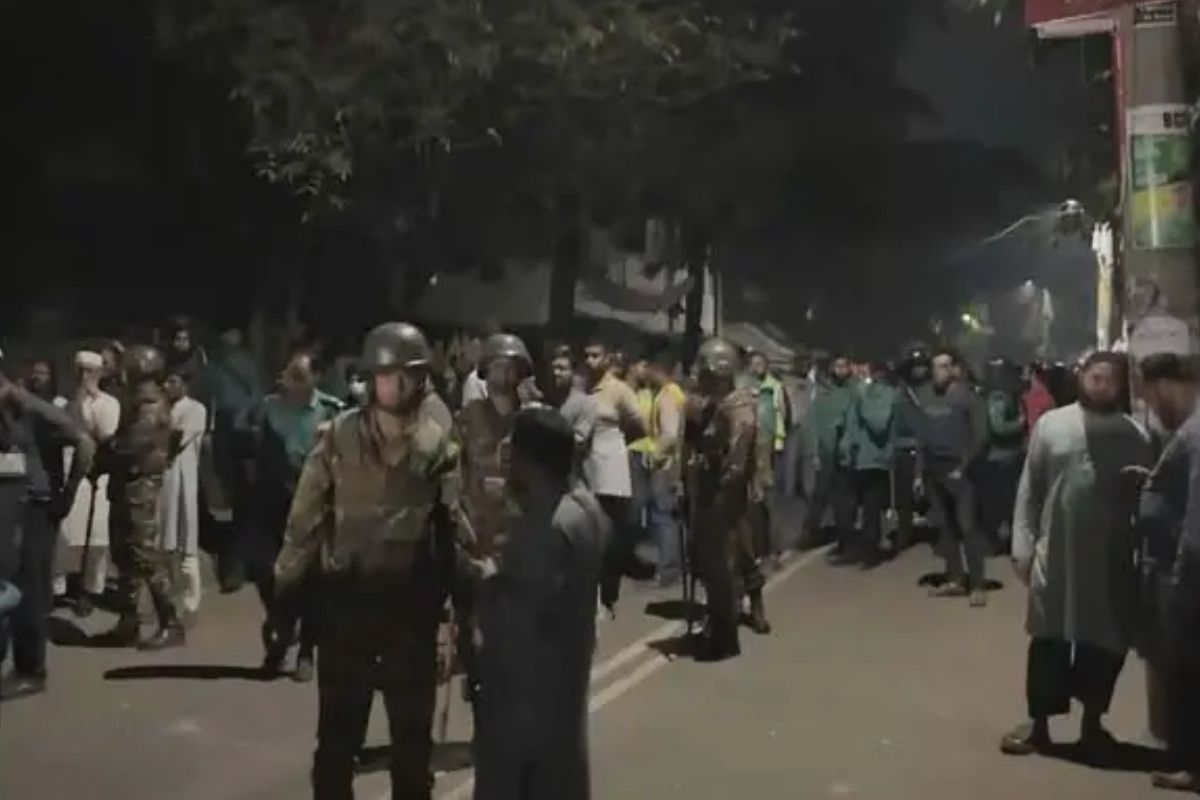 আলিয়া মাদরাসায় দুই গ্রুপের সংঘর্ষ, পরিস্থিতি নিয়ন্ত্রণে সেনাবাহিনী ও পুলিশ