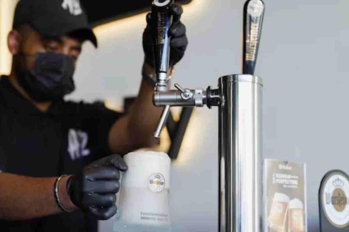 বিশ্বজুড়ে তোলপাড়: সৌদিতে খোলা হচ্ছে দুই নতুন মদের দোকান