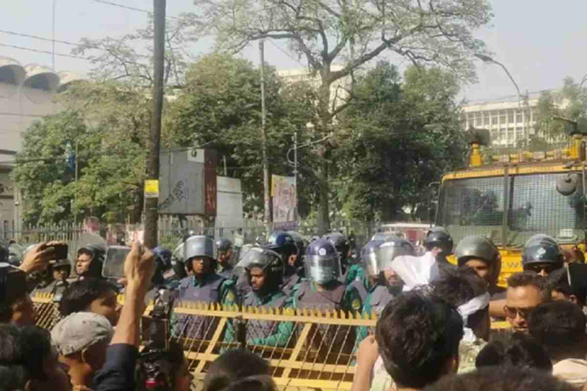 শাহবাগে থমকে গেল ৪৭তম বিসিএস পরীক্ষার্থীদের মিছিল