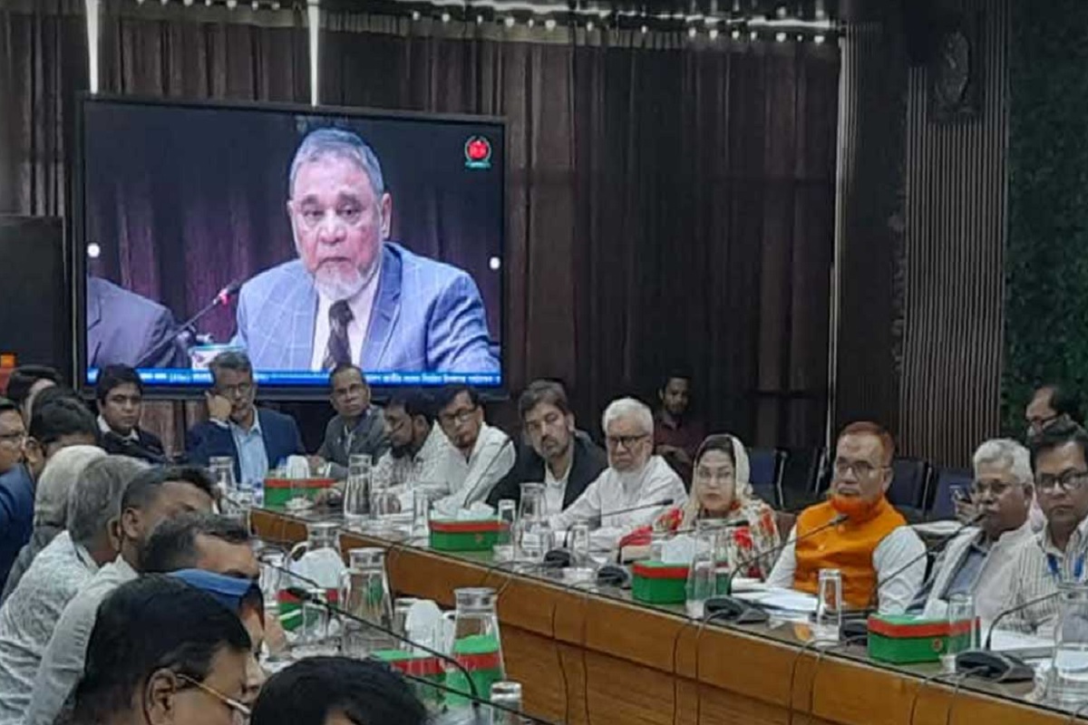 নির্বাচনে ব্যত্যয় ঘটানোর চেষ্টা করলে ছাড় দেওয়া হবে না: সানাউল্লাহ