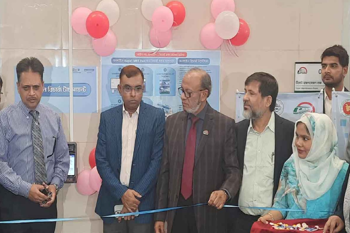 আমরা ডিজিটালি পিছিয়ে আছি: বিশেষ সহকারী