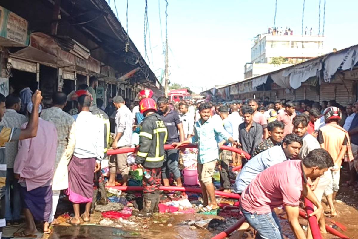 নেত্রকোনার মদনে ভয়াবহ অগ্নিকাণ্ডে ৪০ দোকান পুড়ে ছাই