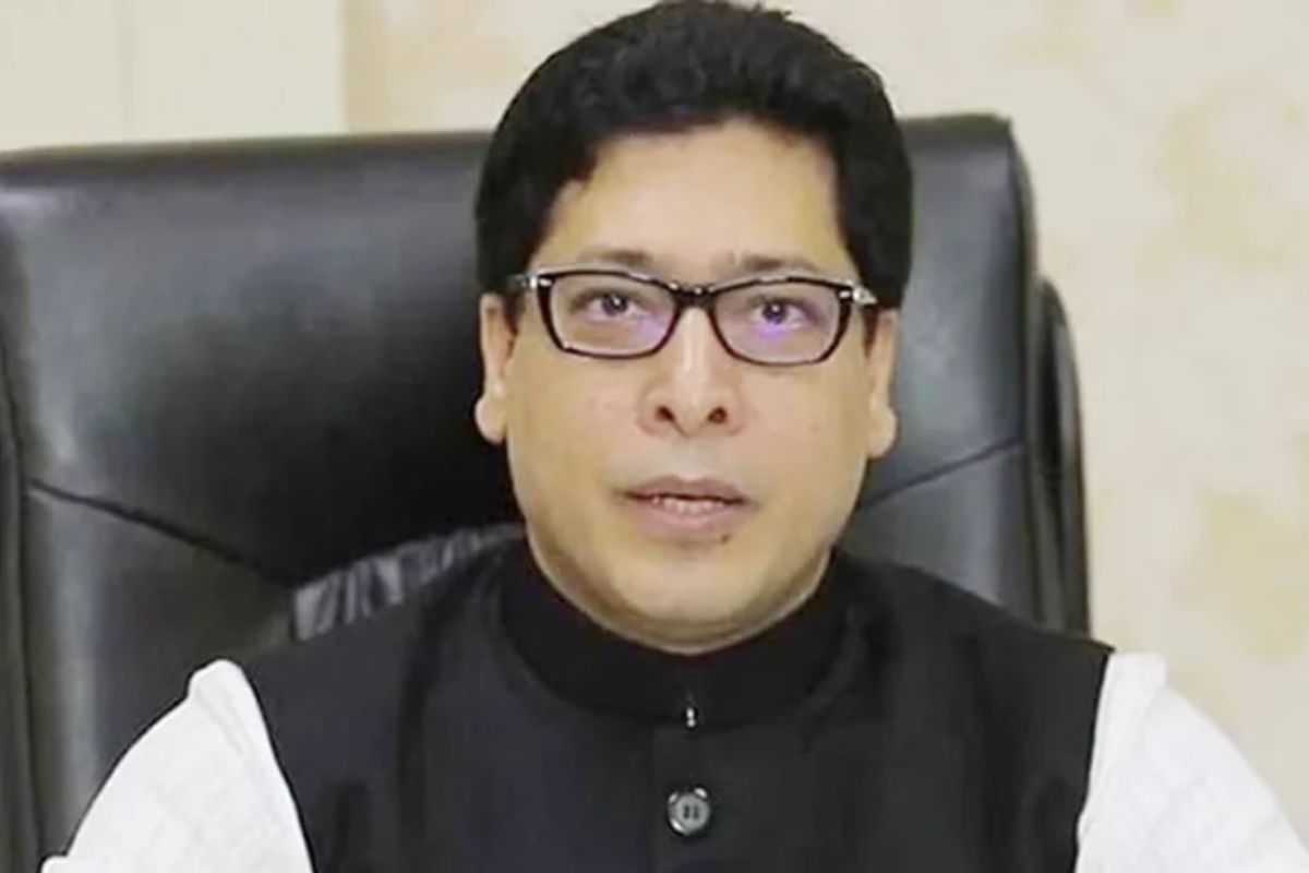 সাবেক জনপ্রশাসন মন্ত্রী ও তার স্ত্রীর বিরুদ্ধে দুদকের মামলা