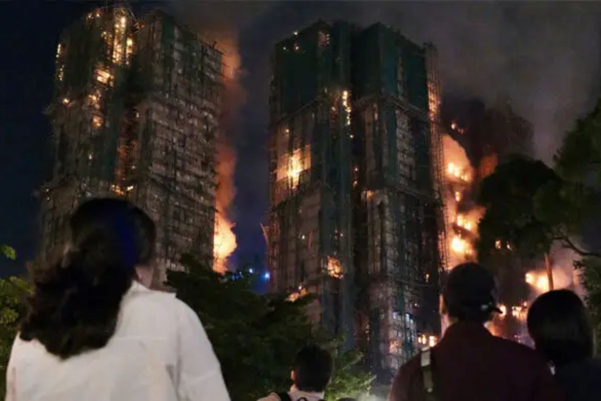 হংকংয়ে আবাসিক ভবনে অগ্নিকাণ্ডে নিহত বেড়ে ১৩