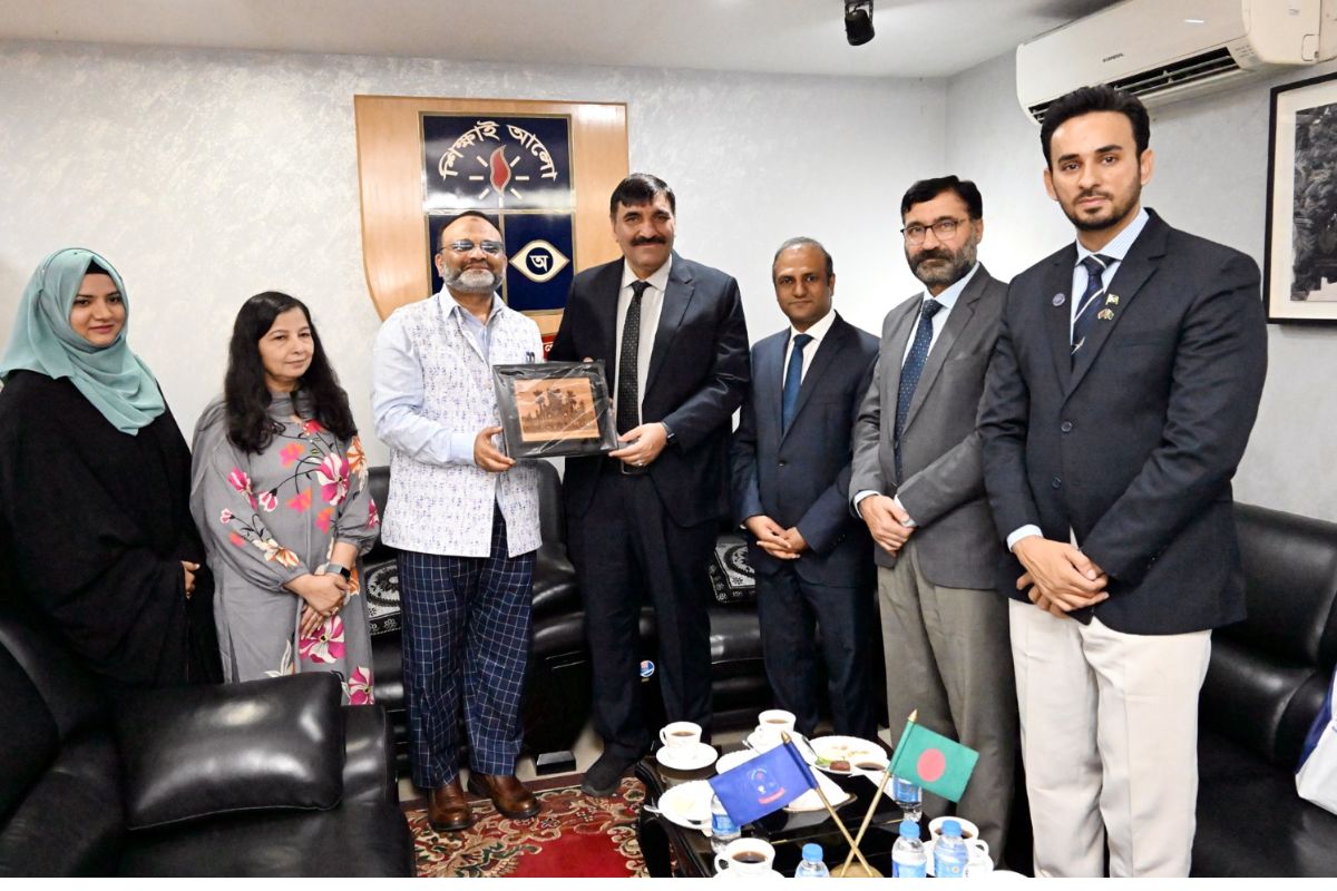 ঢাবি উপাচার্যের সঙ্গে পাকিস্তানের প্রতিনিধিদলের সৌজন্য সাক্ষাৎ