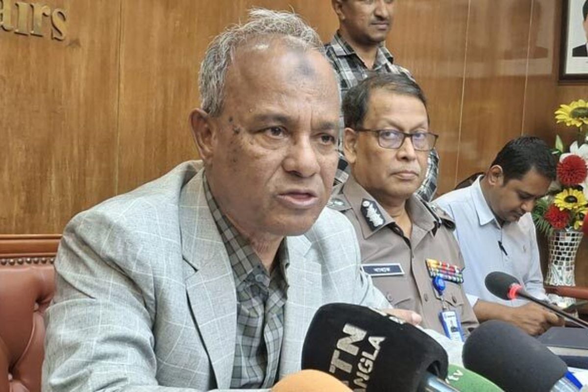 বিডিআর হত্যাকাণ্ডে কমিশনের সুপারিশ বাস্তবায়নের ঘোষণা স্বরাষ্ট্র উপদেষ্টার