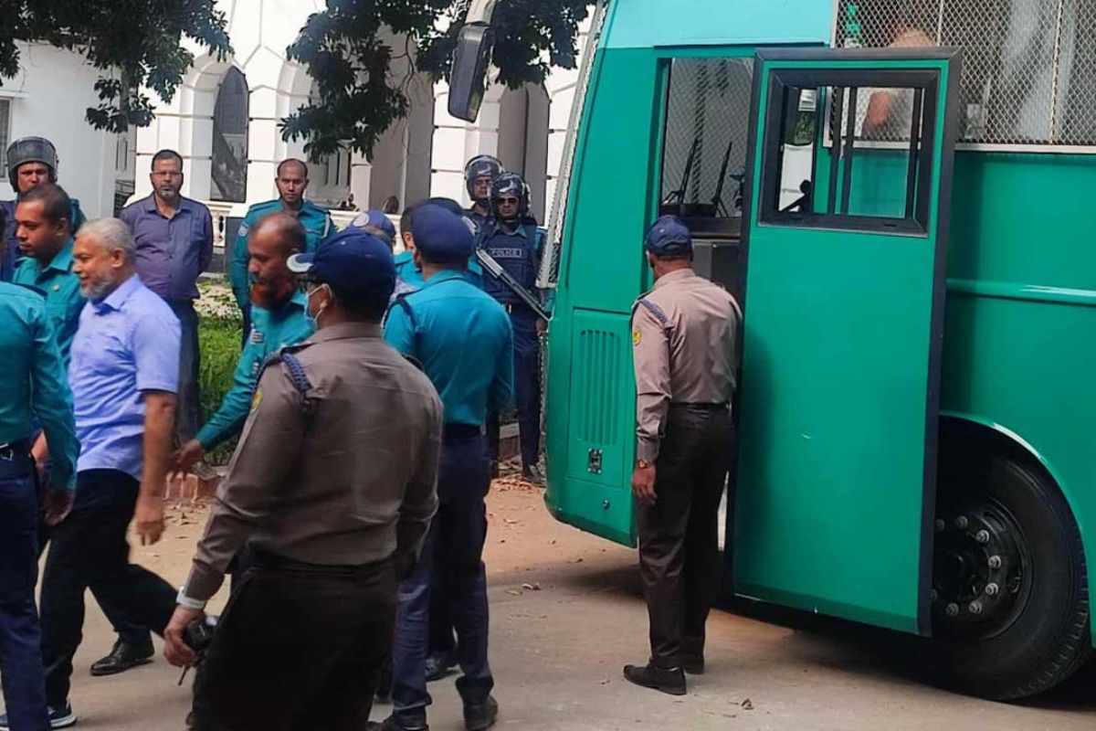 ১০ সেনা কর্মকর্তা ট্রাইব্যুনালে, হাইকোর্ট এলাকায় কড়া নিরাপত্তা