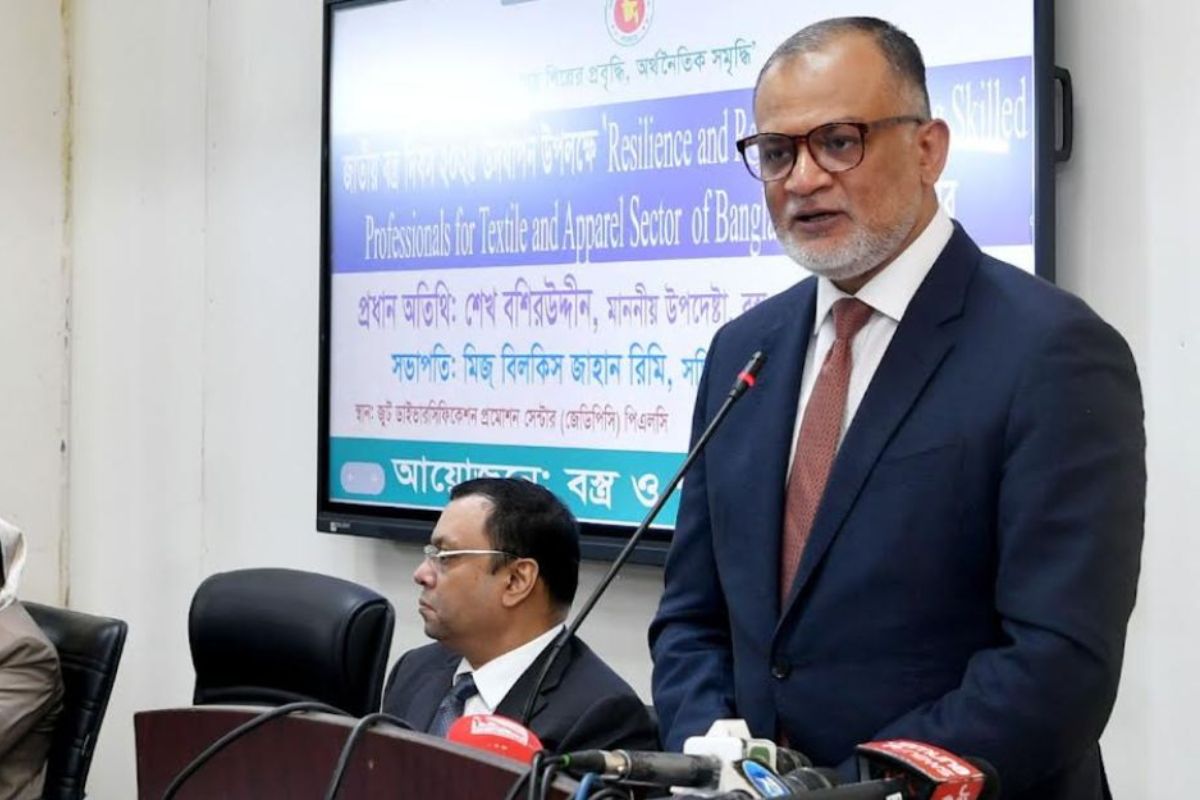 সরকার আবেগের বশবর্তী হয়ে কোনো পদক্ষেপ নেবে না: বাণিজ্য উপদেষ্টা