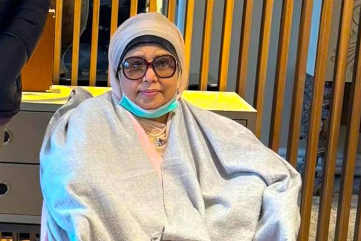 খালেদা জিয়াকে নিতে জার্মানি থেকে আসছে এয়ার অ্যাম্বুলেন্স, যাত্রা পেছাল