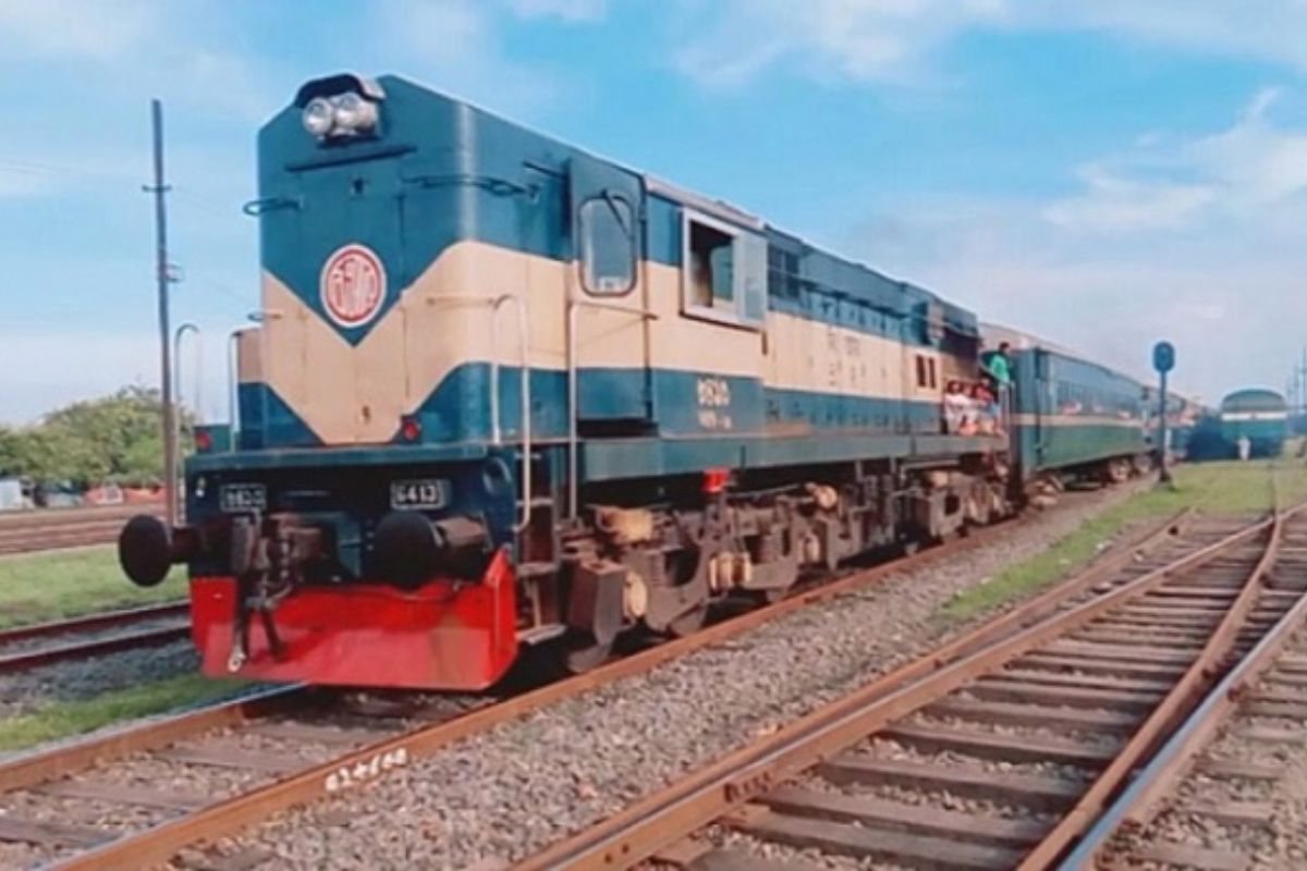 ঢাকা-ময়মনসিংহ রুটে ট্রেন চলাচল বন্ধ