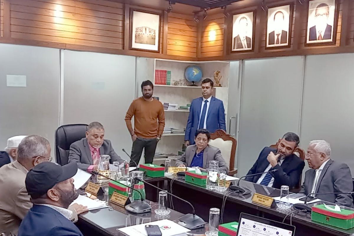 নির্বাচন ও গণভোটের প্রস্তুতি নিয়ে চলছে ইসির বৈঠক