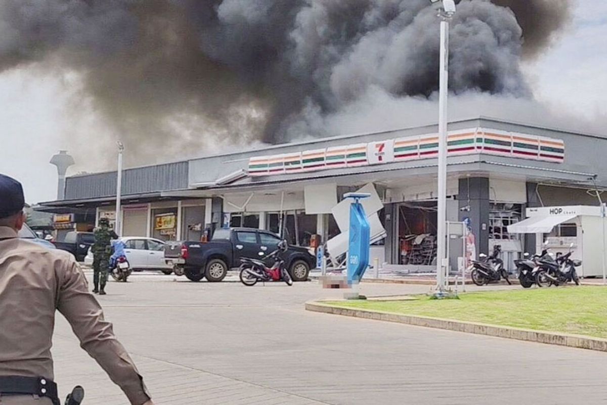 কম্বোডিয়ায় হামলা চালাল থাই যুদ্ধবিমান