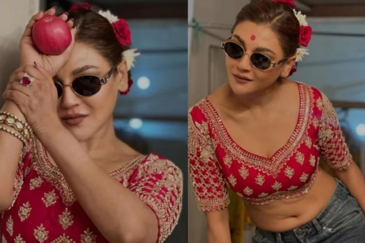 আপেল হাতে স্টাইলিশ লুকে জয়া আহসান