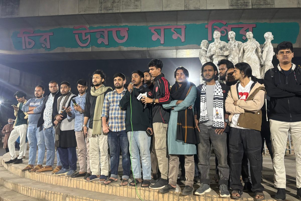 ওসমান হাদিকে হ'ত্যাচেষ্টার প্রতিবাদে ঢাবিতে বিক্ষোভ