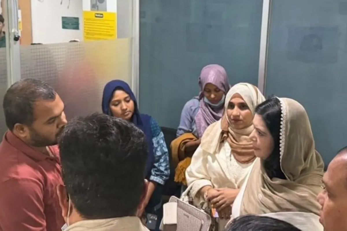 এভারকেয়ারে হাদির পরিবারের পাশে ডা. জুবাইদা রহমান