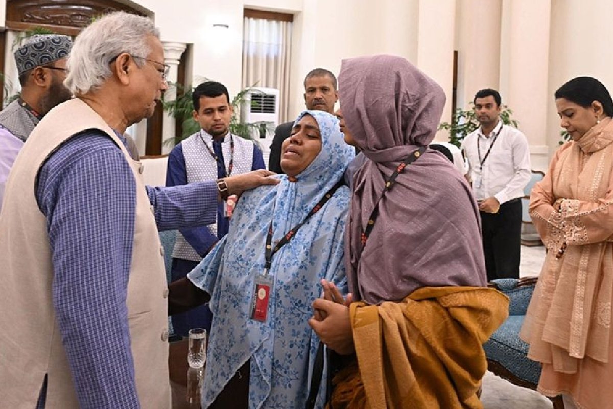 ওসমান হাদির পরিবারের সঙ্গে সাক্ষাৎ করলেন প্রধান উপদেষ্টা