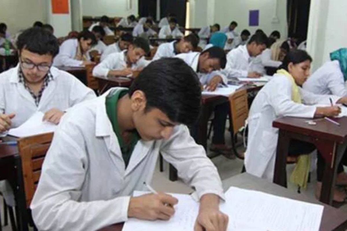 মেডিকেল ভর্তি পরীক্ষা: পাসের হারে এক তৃতীয়াংশই সেকেন্ড টাইমার, দেখুন পরিসংখ্যান