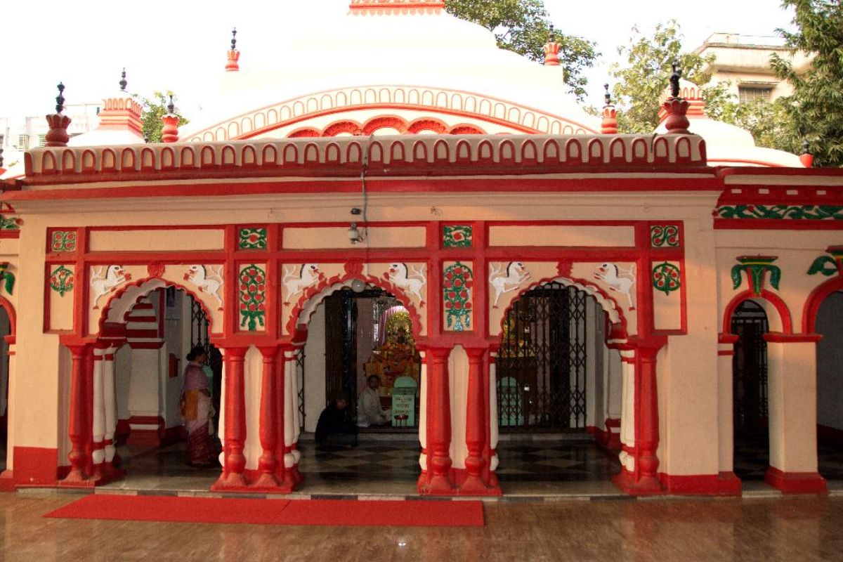 হাদির জন্য ঢাকেশ্বরী মন্দিরে বিশেষ প্রার্থনা