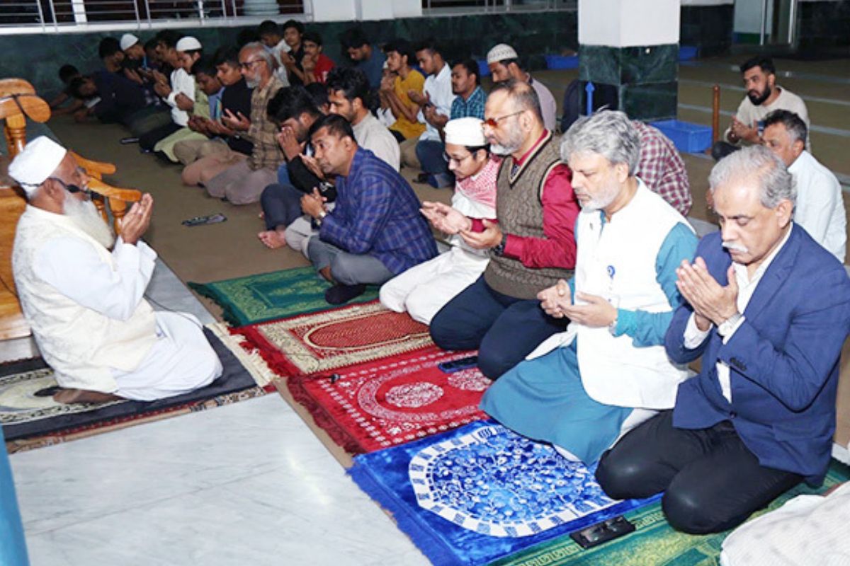 ওসমান হাদির মাগফিরাত কামনায় ঢাবির বিশেষ দোয়া মাহফিল