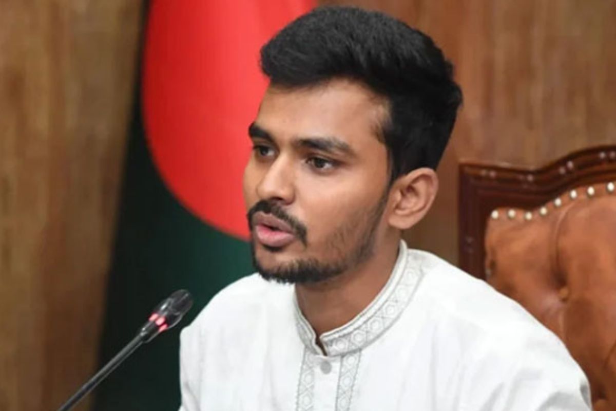 ঢাকা-১০ আসনে মনোনয়ন ফরম তুললেন আসিফ মাহমুদ