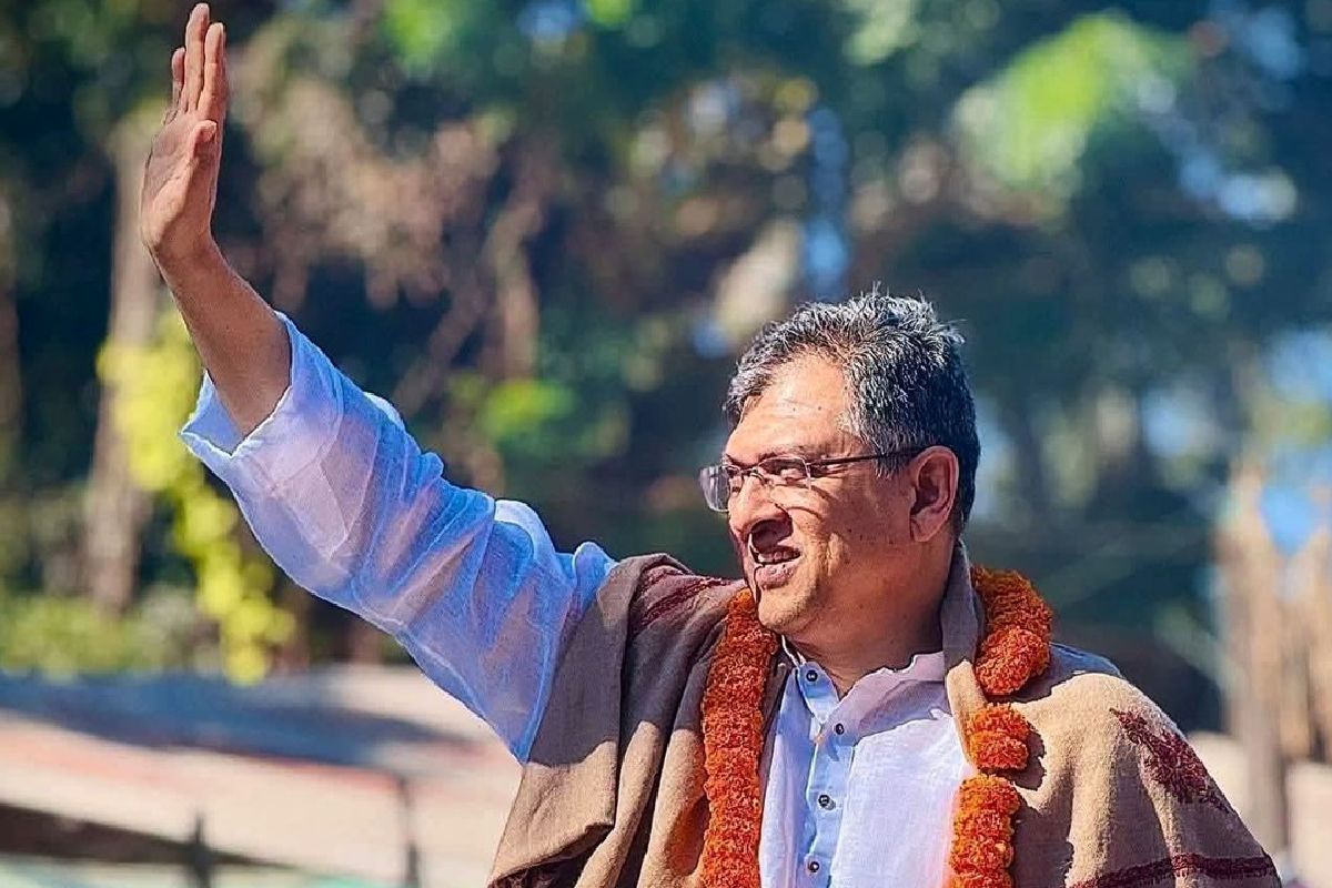 কক্সবাজার-১ আসনে সালাহউদ্দিন আহমেদের মনোনয়নপত্র সংগ্রহ