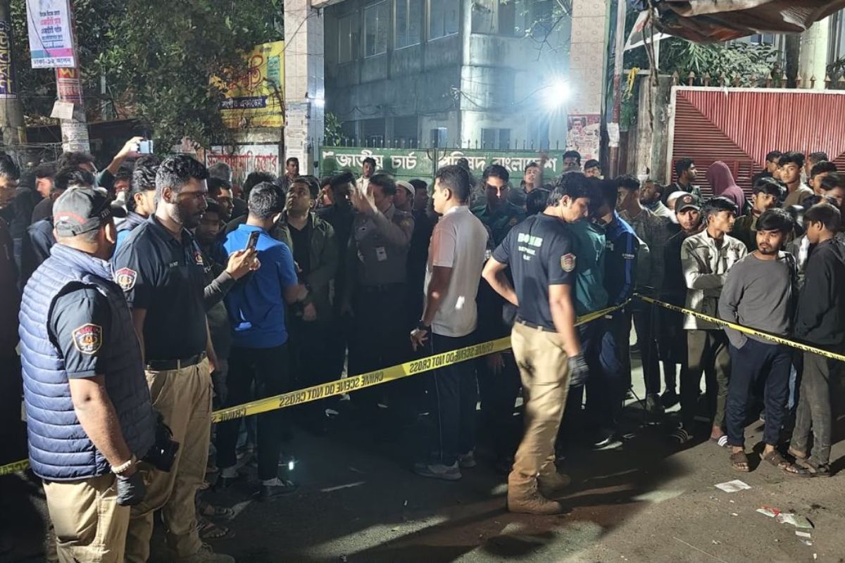 মগবাজারে ককটেল বিস্ফোরণে যুবক নি'হত, আলামত সংগ্রহে সিটিটিসি