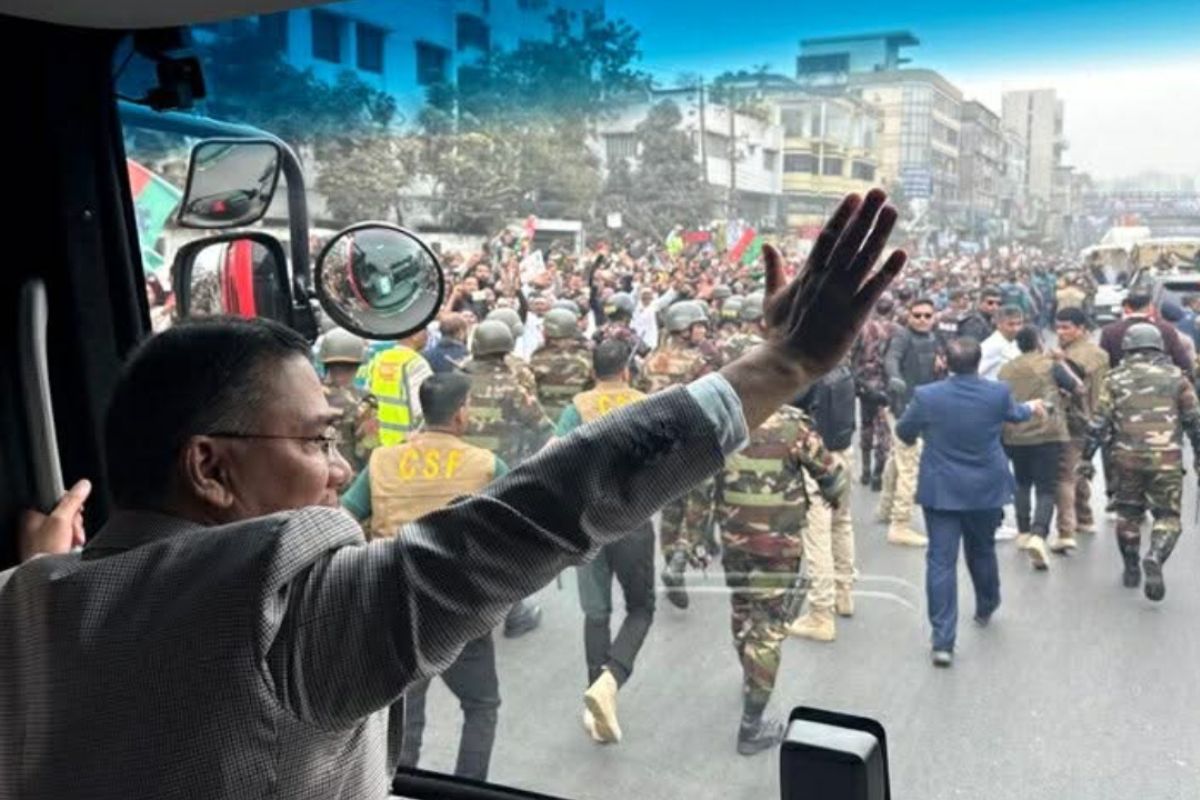 
দেড় যুগ পর দেশের মাটিতে পা রাখলেন তারেক রহমান 