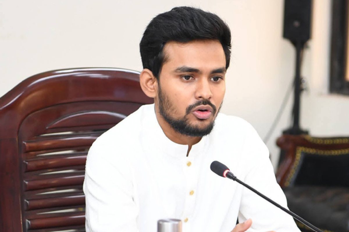 হাদিকে নিয়ে পোস্ট, ফেসবুক পেইজ হারালেন আসিফ মাহমুদ