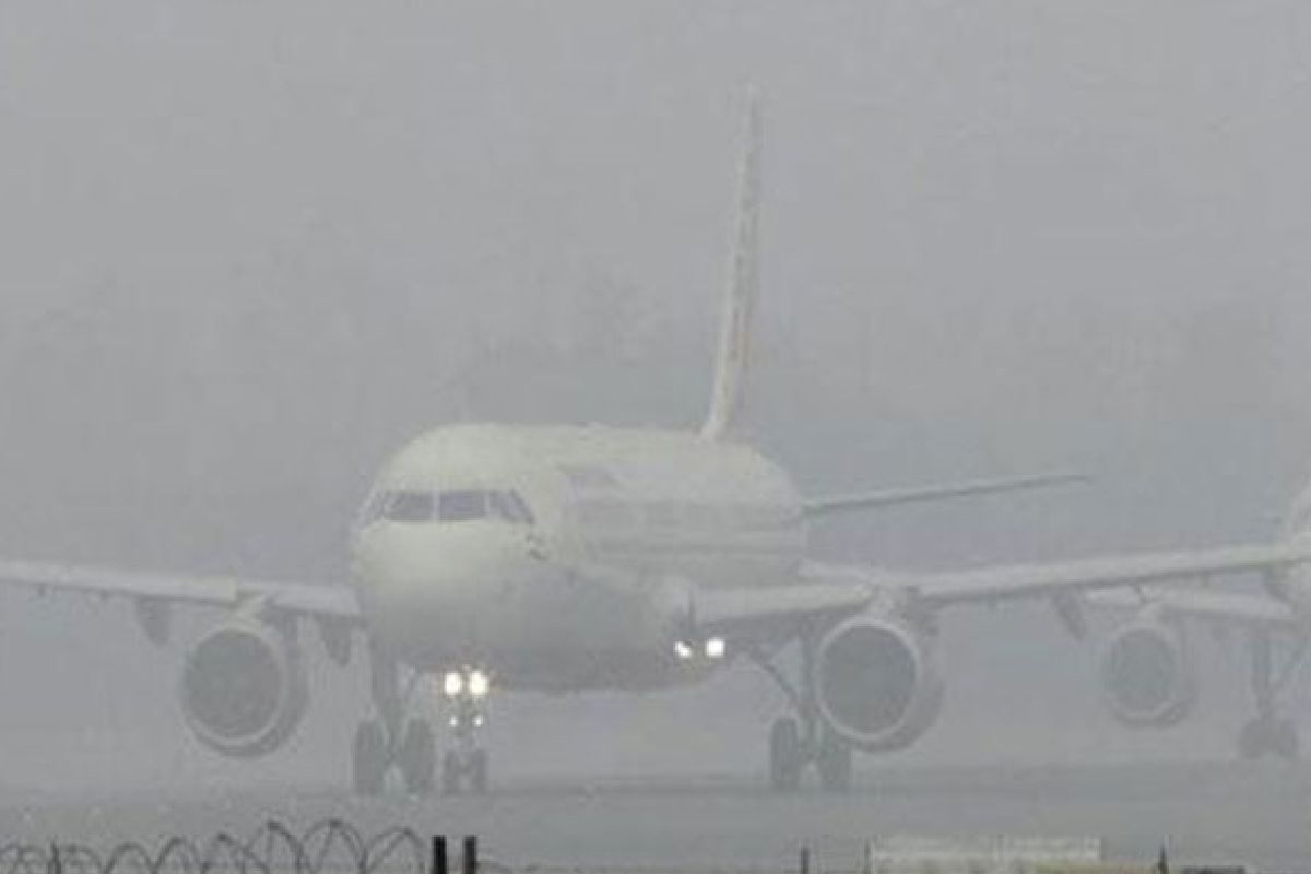 ঢাকায় নামতে না পেরে ৫ ফ্লাইট গেল কলকাতা