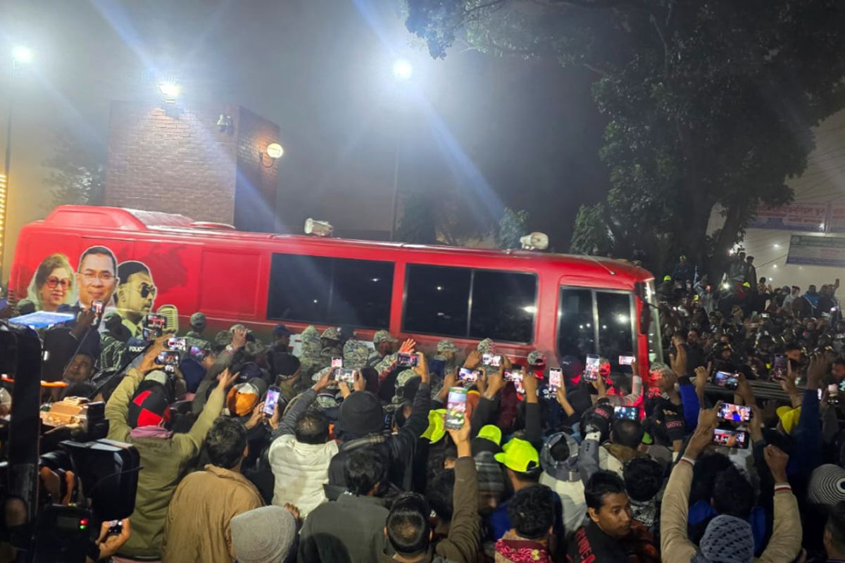 বীর শহীদদের শ্রদ্ধা নিবেদন শেষে স্মৃতিসৌধ ত্যাগ করলেন তারেক রহমান