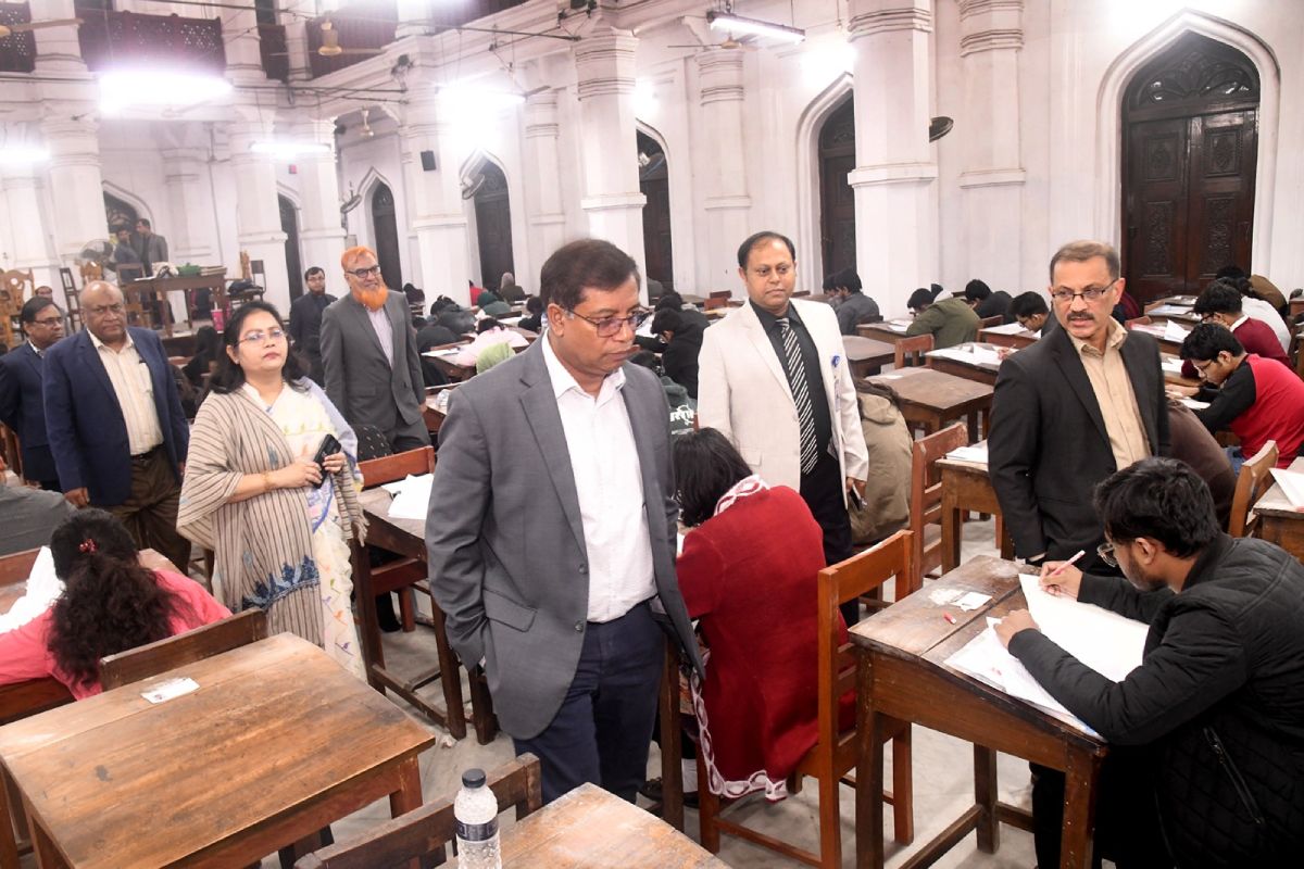 ঢাবি বিজ্ঞান ইউনিটের ভর্তি পরীক্ষা অনুষ্ঠিত