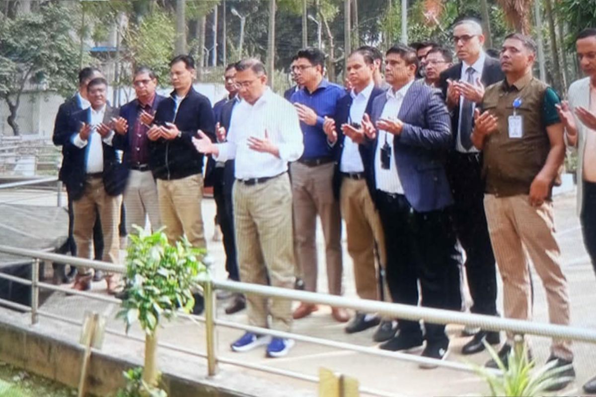 পিলখানা ট্র্যাজেডি: শহীদদের কবর জিয়ারত করলেন তারেক রহমান