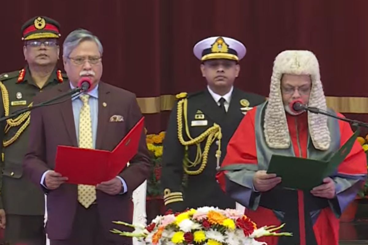 শপথ নিলেন ২৬তম প্রধান বিচারপতি জুবায়ের রহমান চৌধুরী