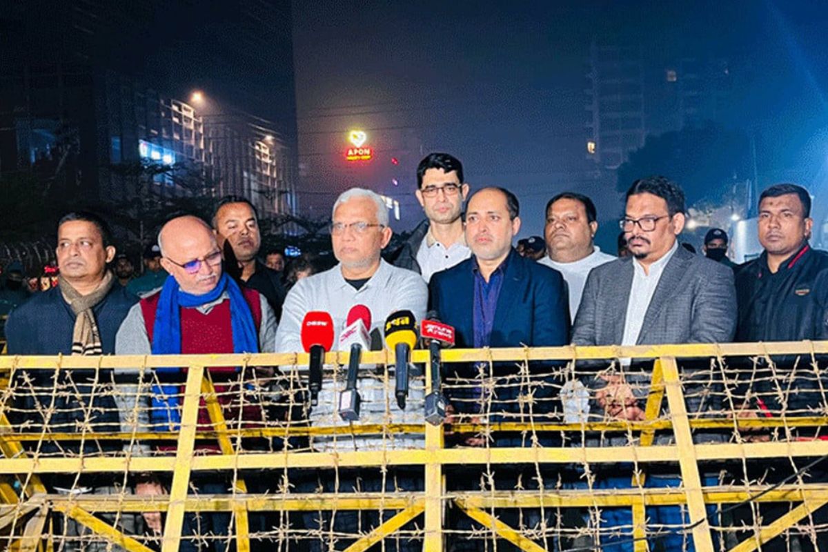 খালেদা জিয়ার অবস্থা অত্যন্ত জটিল ও সংকটময়: ডা. জাহিদ