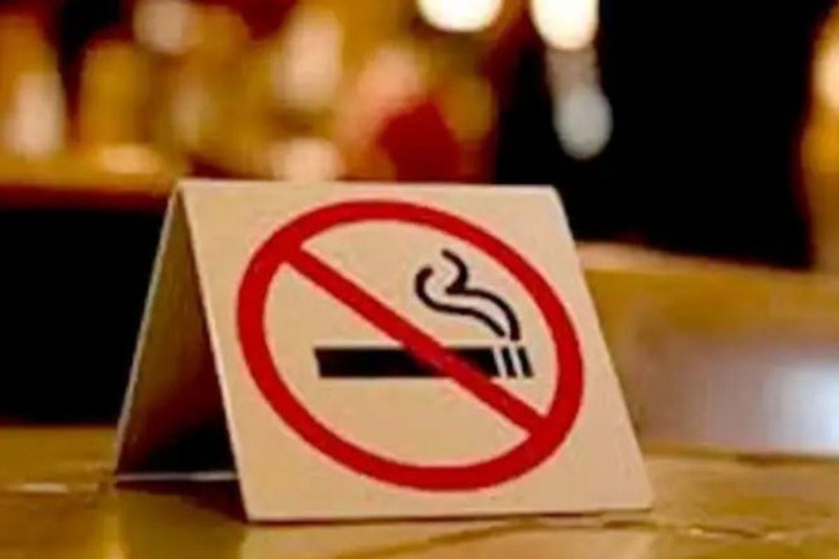 পাবলিক প্লেসে ধূমপানে জরিমানা ২ হাজার টাকা