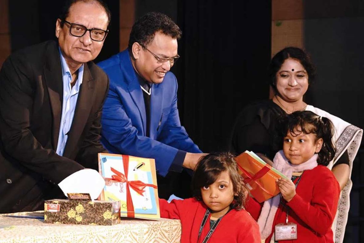 ‘বছরের প্রথম দিনেই শতভাগ বই বিতরণ সম্পন্ন’