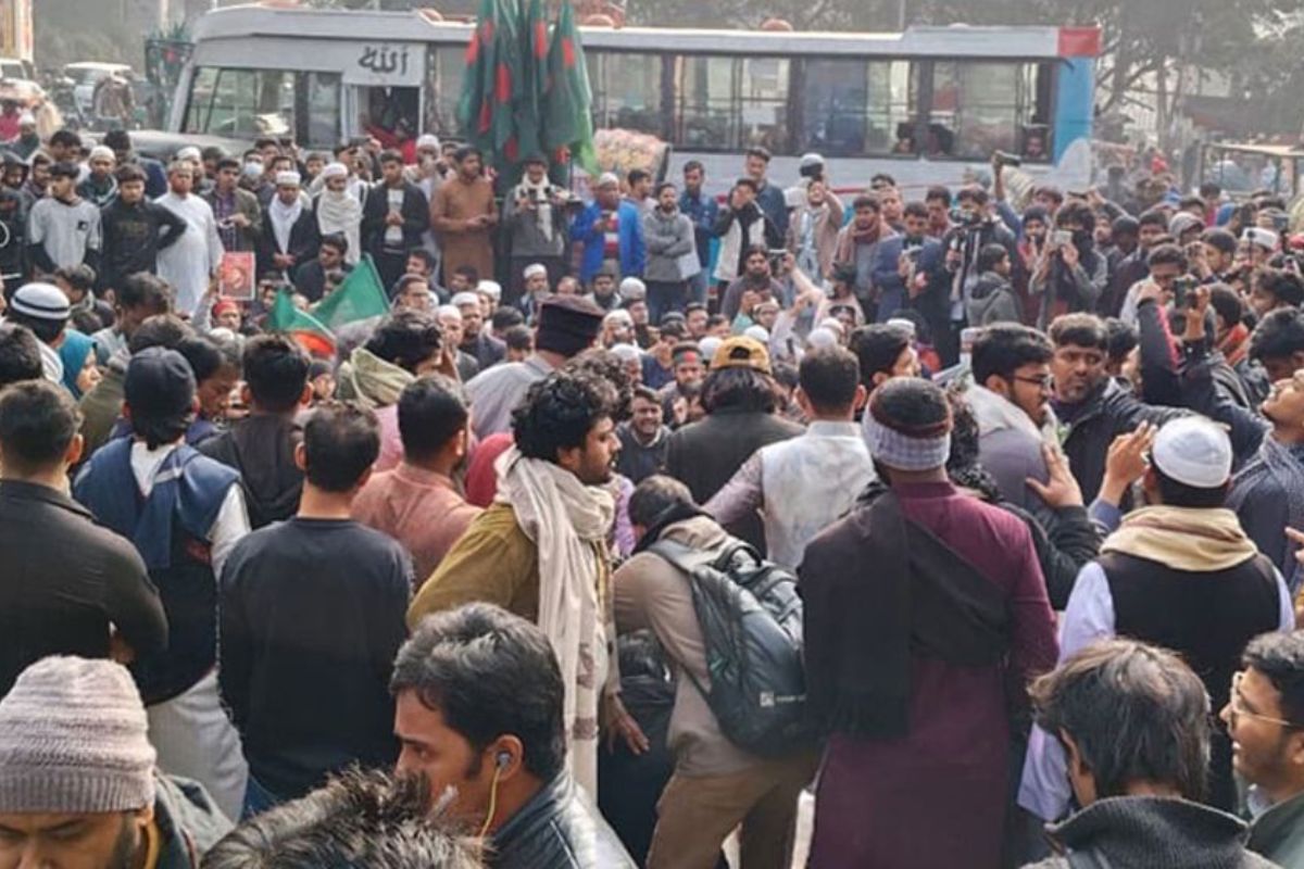 ফের ওসমান হাদি হ'ত্যার বিচার দাবিতে শাহবাগে ইনকিলাব মঞ্চ