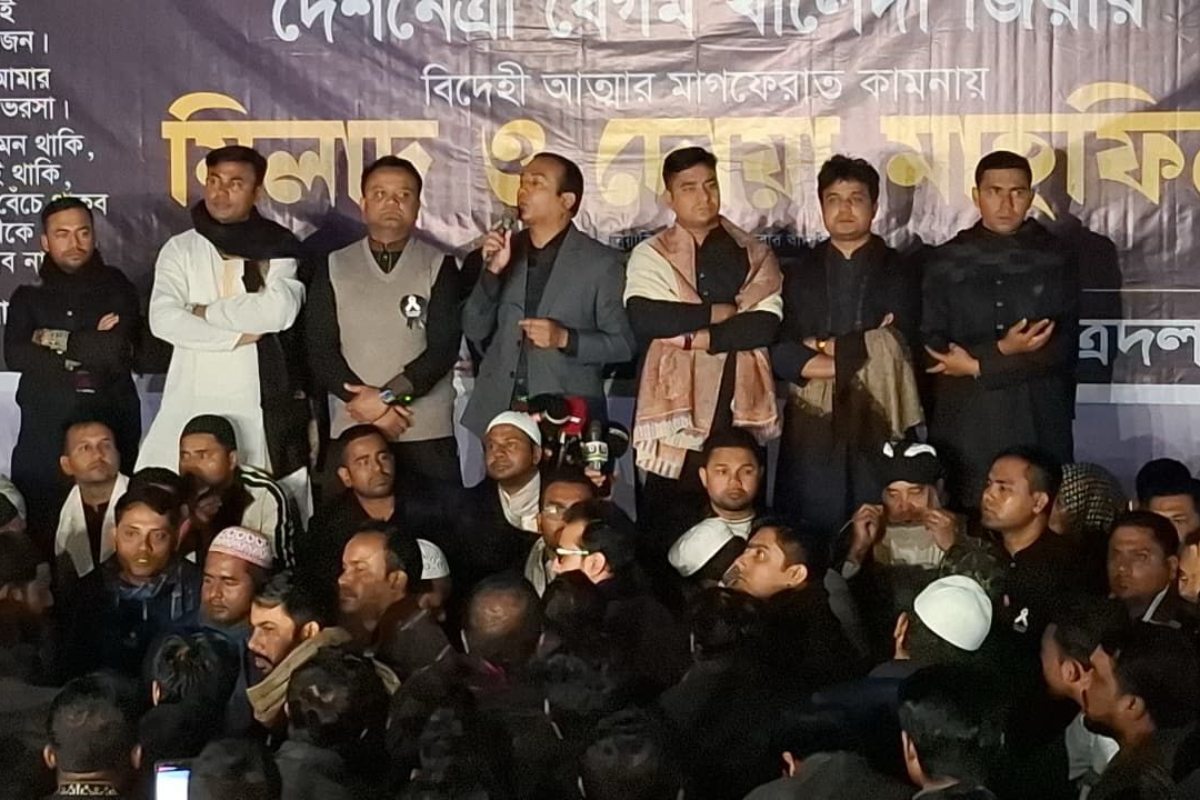 খালেদা জিয়ার মাগফিরাত কামনায় ঢাবিতে ছাত্রদলের দোয়া মাহফিল