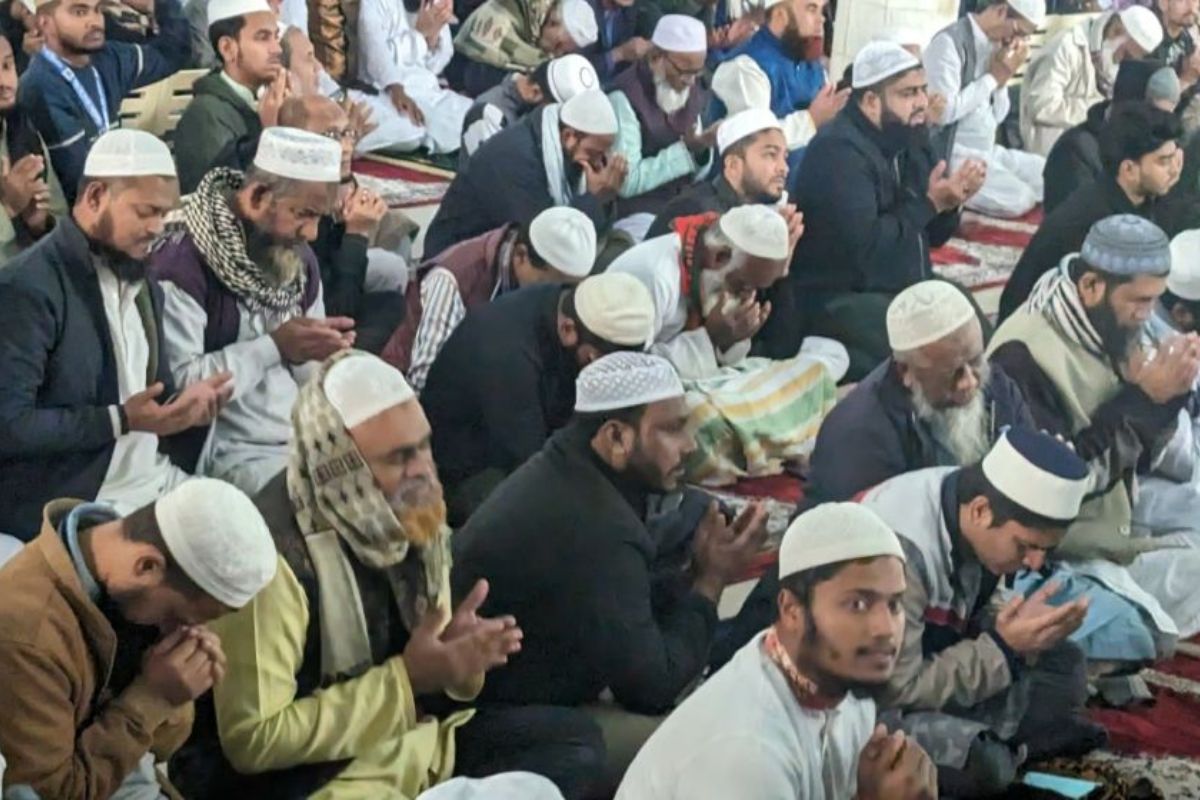 খালেদা জিয়ার মাগফিরাত কামনায় বায়তুল মোকাররমে বিশেষ দোয়া