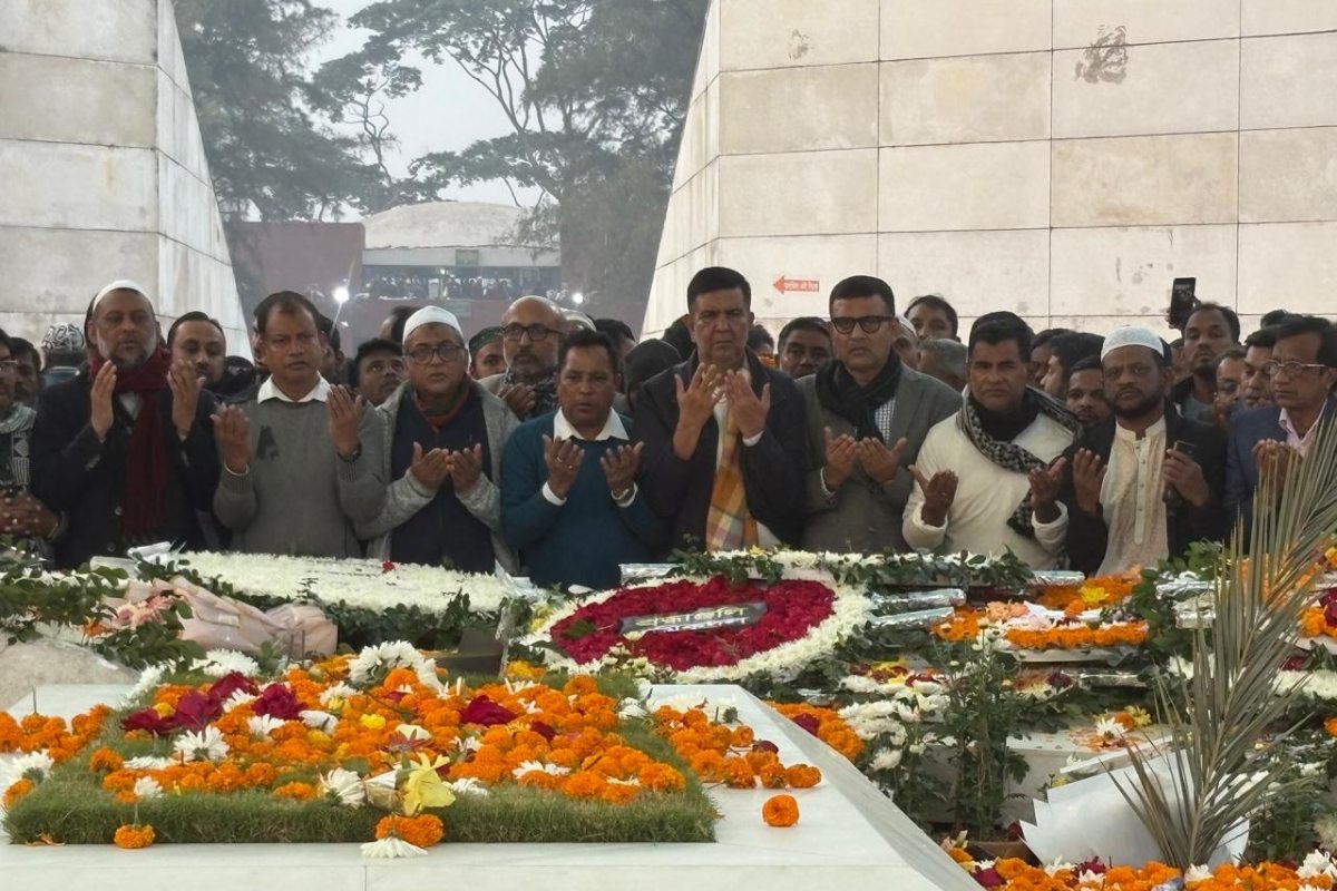 জনগণ থেকে নেতা-কর্মী, খালেদা জিয়ার কবরে আজও মানুষের ঢল