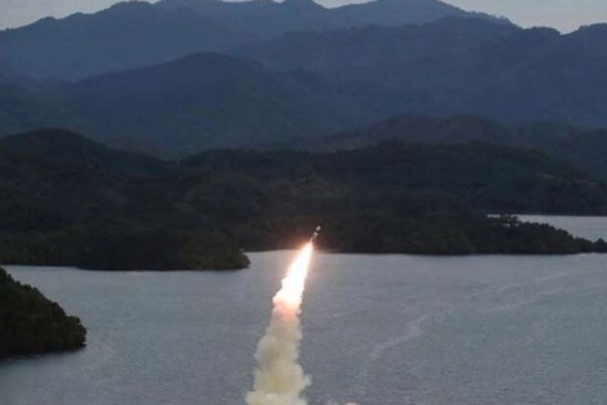 জাপান সাগরে উত্তর কোরিয়ার ক্ষেপণাস্ত্র নিক্ষেপ