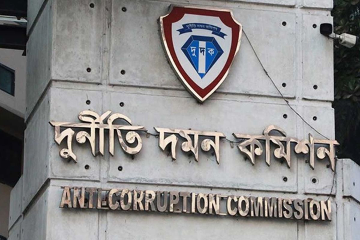 দুদকের ১৬ কর্মকর্তা পদে বড় পরিবর্তন