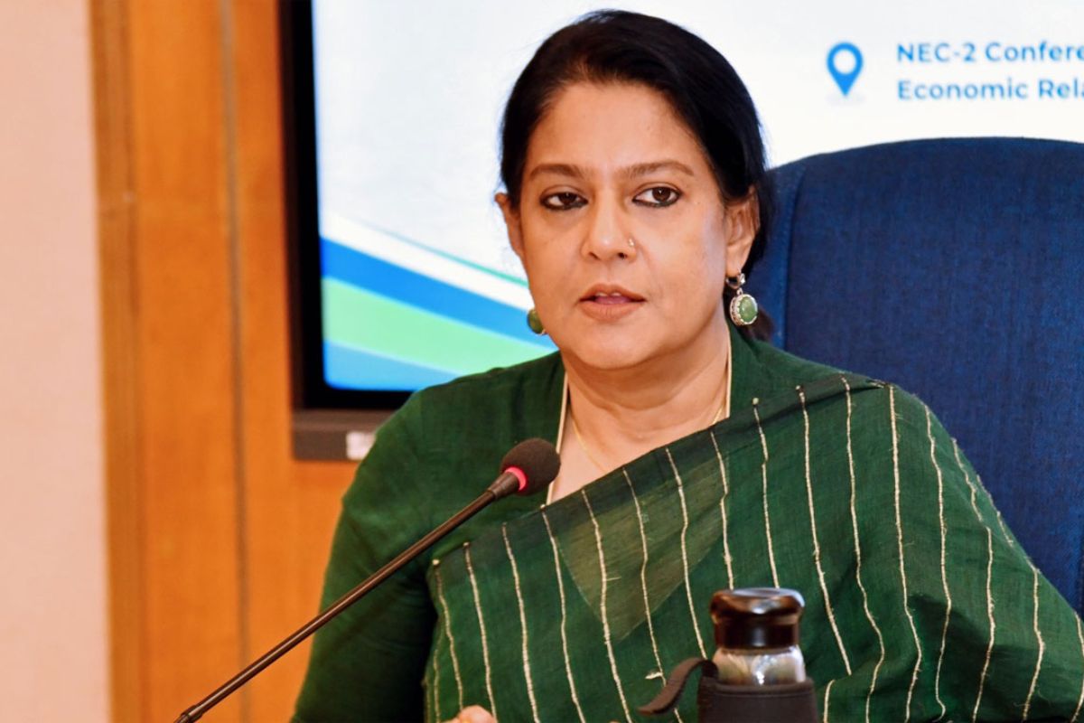 ভারতের সঙ্গে বন্ধুত্ব রেখেও চোখে চোখ রেখে কথা বলা যায়: তথ্য উপদেষ্টা