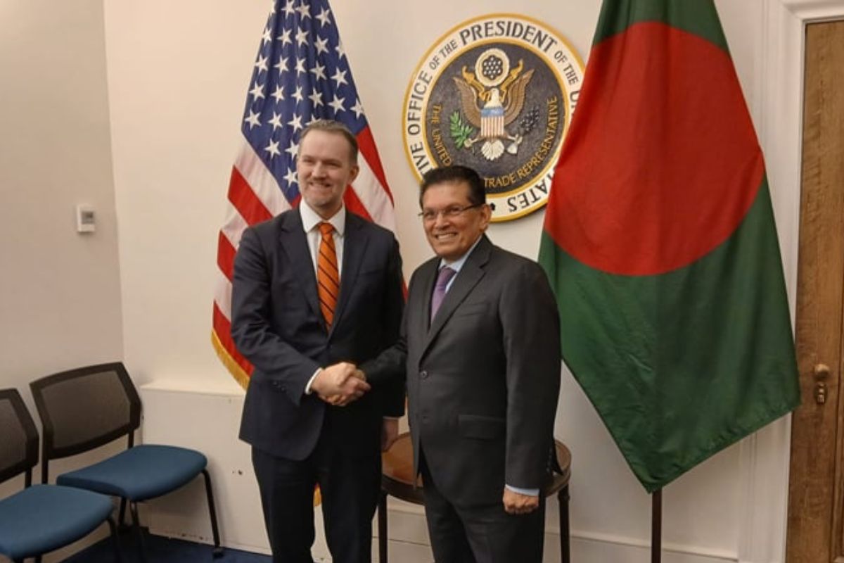 
মার্কিন বাণিজ্য প্রতিনিধির সঙ্গে নিরাপত্তা উপদেষ্টার বৈঠক