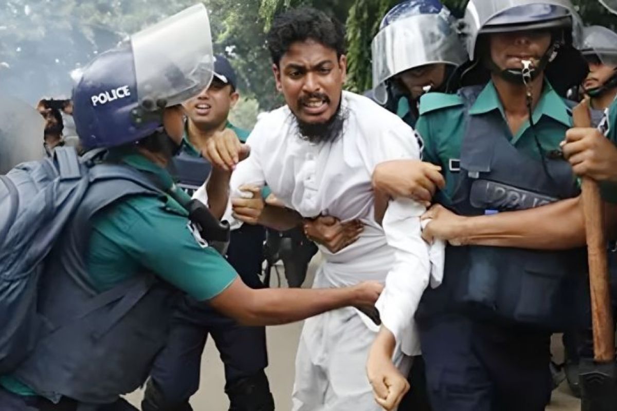 এনসিপি নেতা আখতার হোসেনকে দুই মামলা থেকে অব্যাহতি